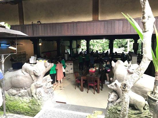 Warung Babi Guling Ibu Oka